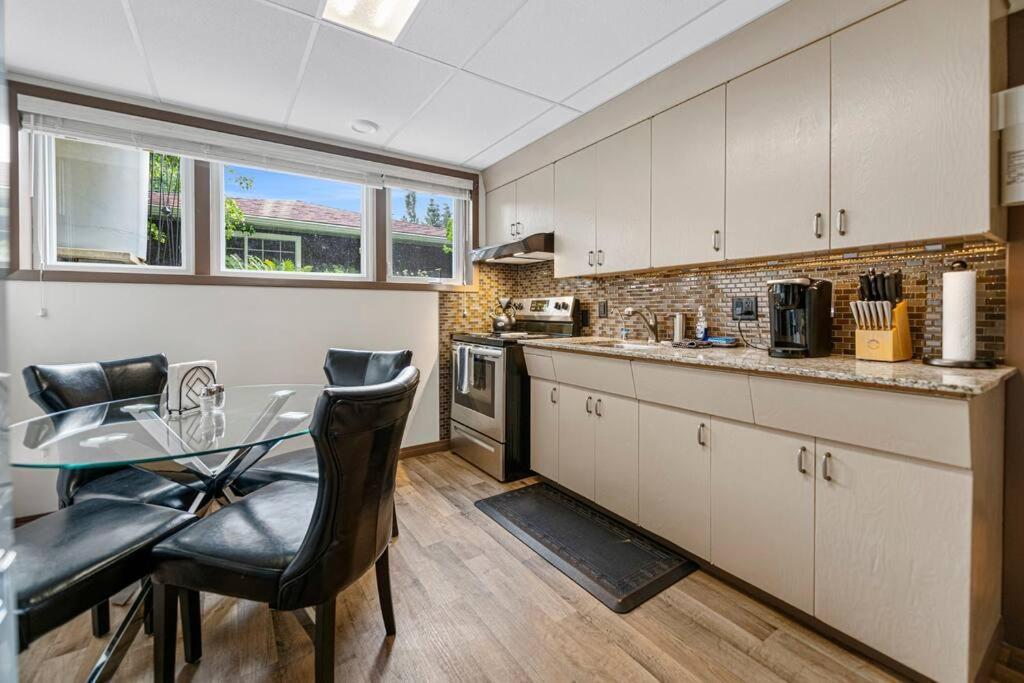 Yeg Chic Luxury Accommodation Edmonton Exterior photo