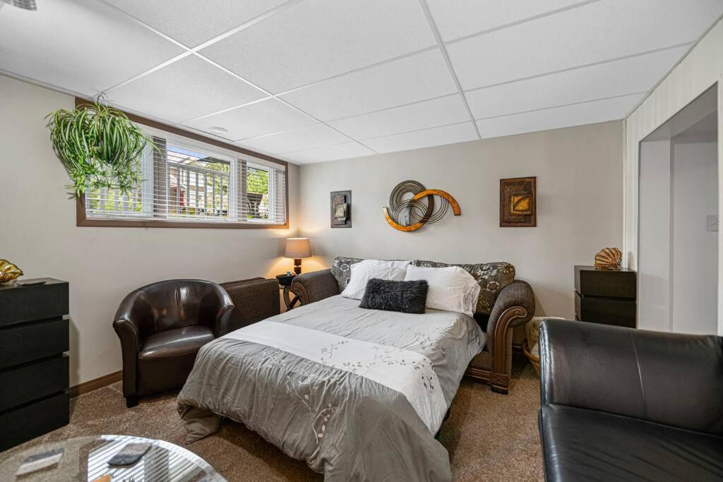 Yeg Chic Luxury Accommodation Edmonton Exterior photo