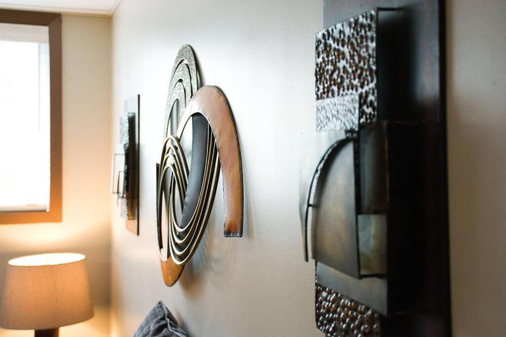 Yeg Chic Luxury Accommodation Edmonton Exterior photo