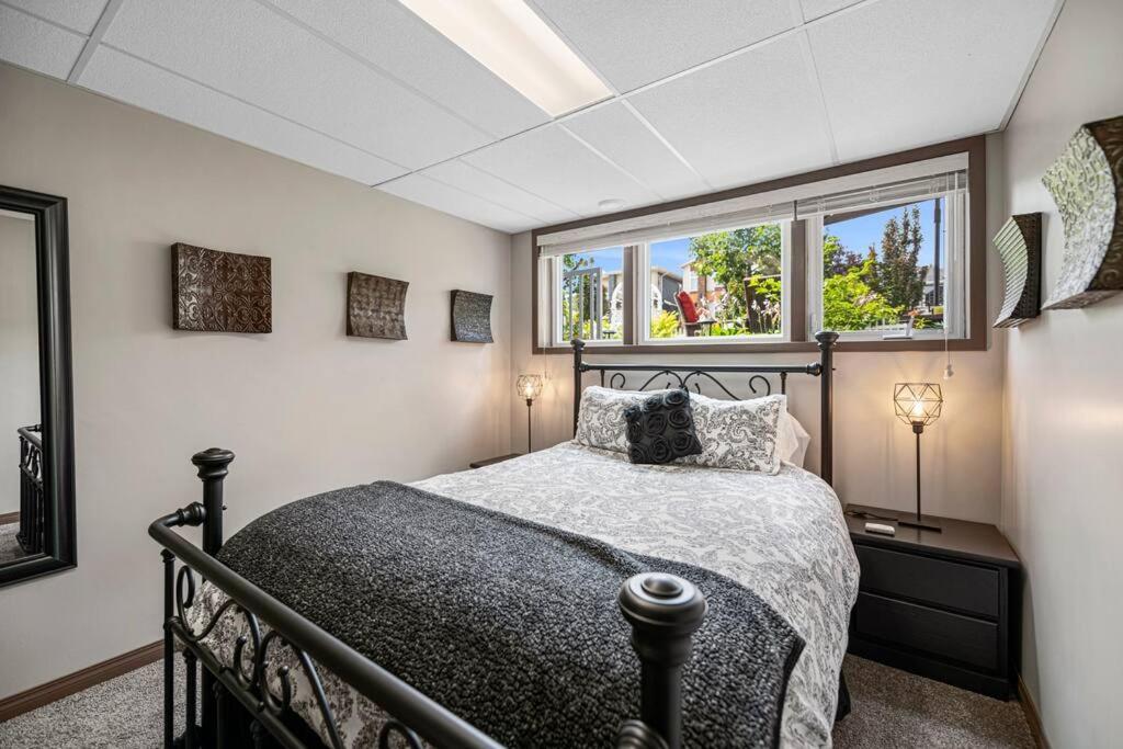 Yeg Chic Luxury Accommodation Edmonton Exterior photo